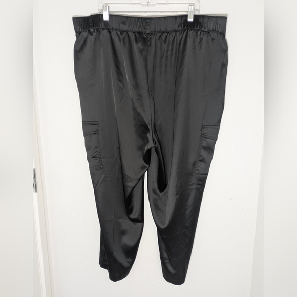 Torrid Women's Plus Size Relaxed Taper Satin Cargo Pant Size 20 Black Festival - Picture 7 of 12